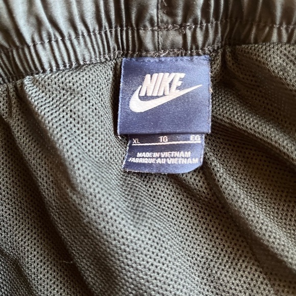 Nike Men's Black Shorts - Picture 7 of 7